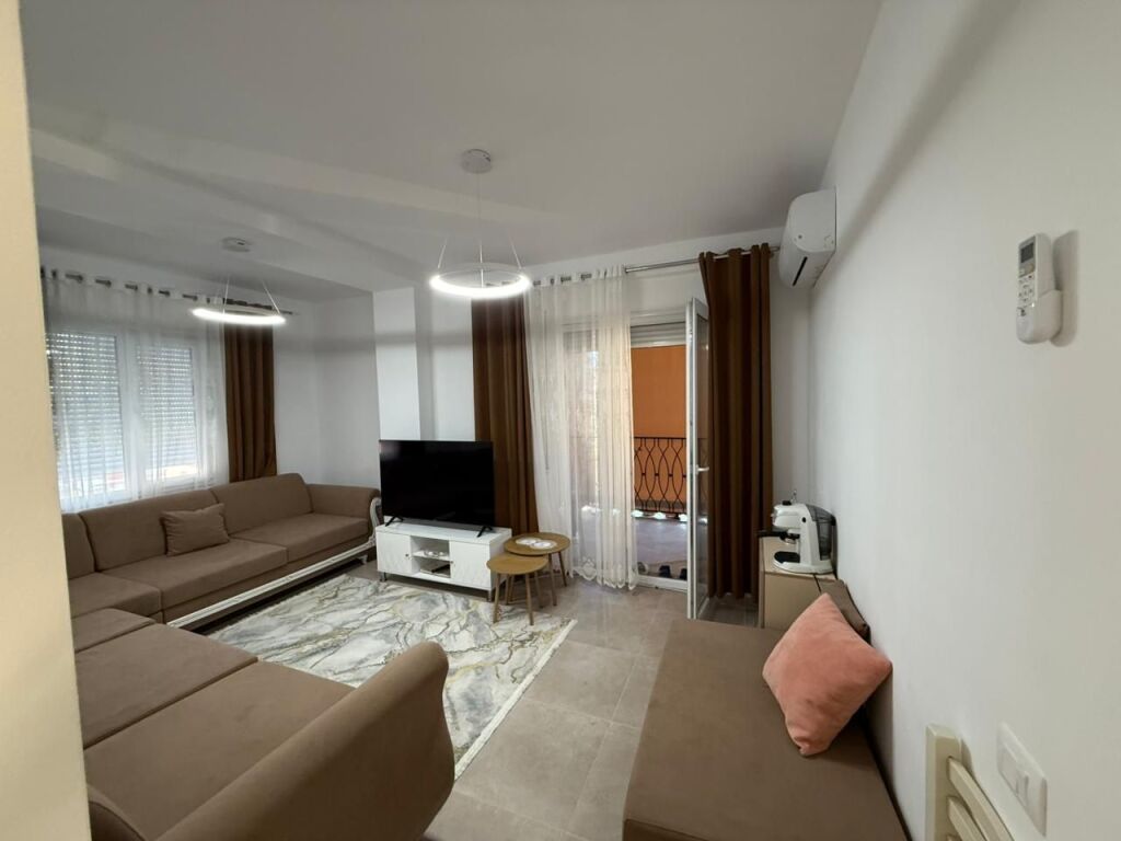 Shitet apartment 1+1 ne golem