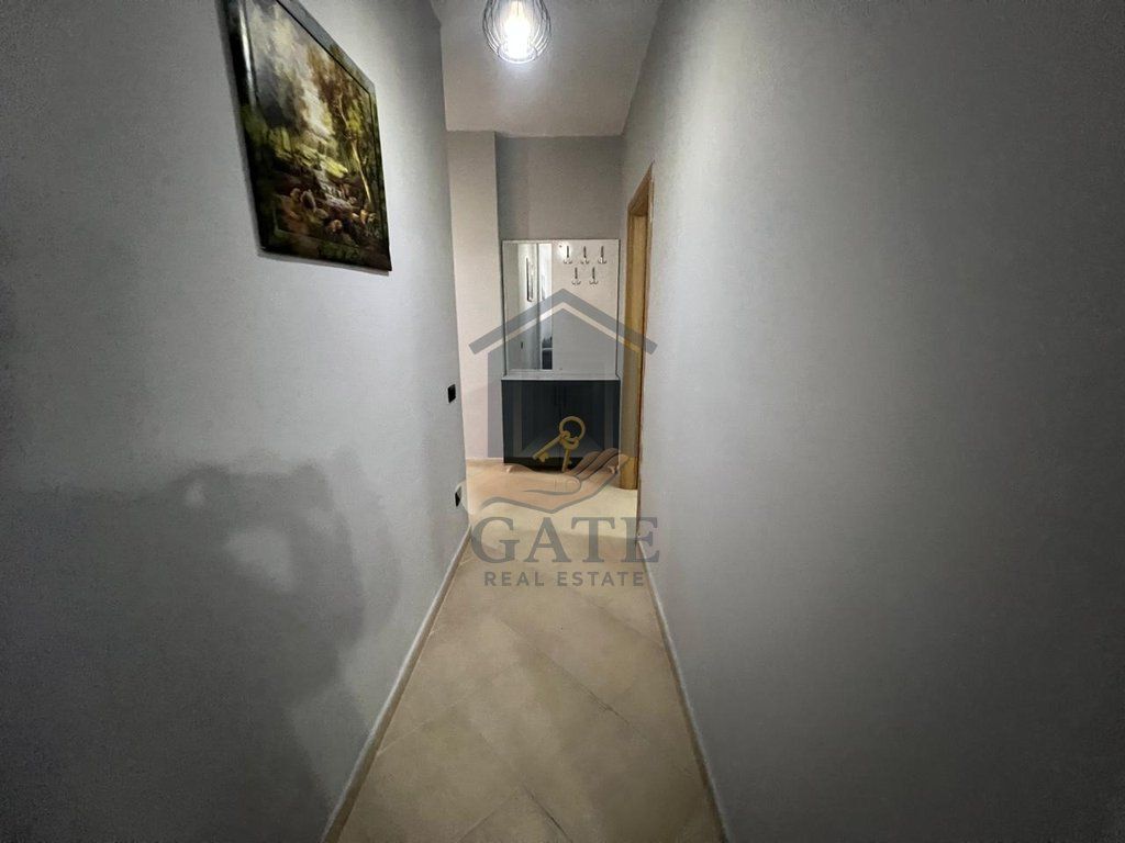 Jepet me qira apartament 1+1 në zonën e Shkëmbit të Kavajës