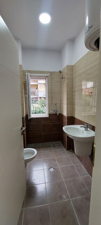 Shitet apartament 2+1+2 te Selvia