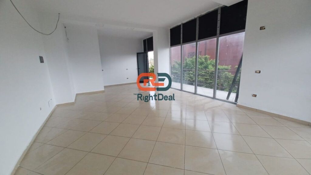 Tek Kthesa E Kamzes, Shitet Njesi Biznesi, Ideale Per Investim!!!