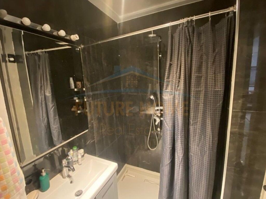 Shitet, Apartament 3+1, Kompleksi "Kontakt", 21 Dhjetori