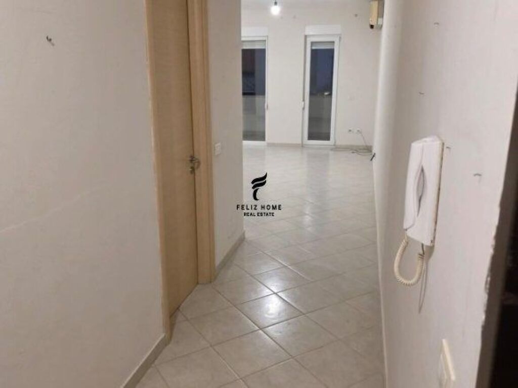 ZYRE ME QERA 105 M2 21 DHJETORI 70.000 LEKE FH-69474