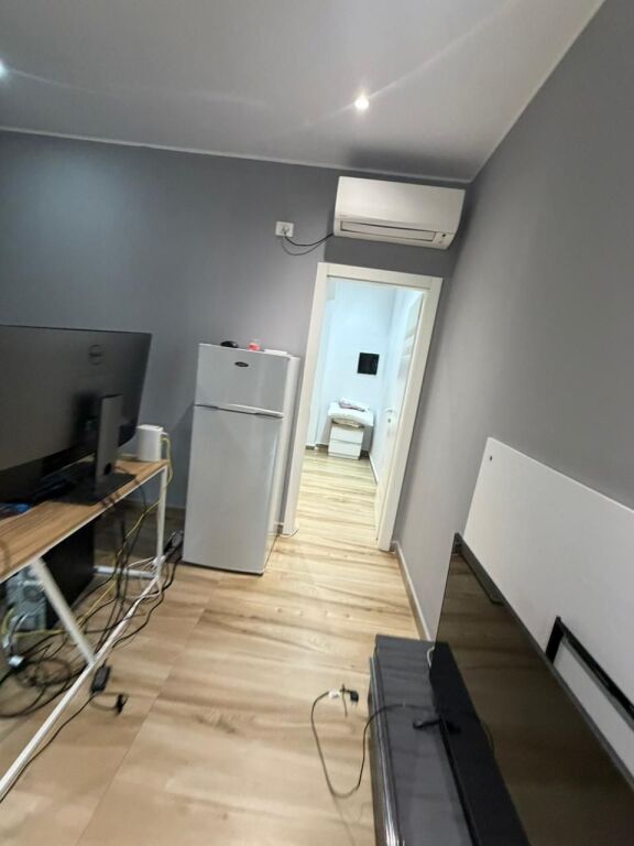 📣 SHITET Apartament 1+1 📍 Prane Liqenit Te Thate 🛣️ Rruga "Eduard Mano" ✨💶 Cmimi 80.000 Euro (i Pa Diskutueshem)