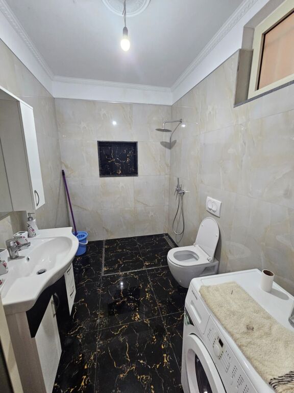 JEPET ME QERA APARTAMENT 2+1 NE PLAZH, PRANE HOTEL FLORIDA