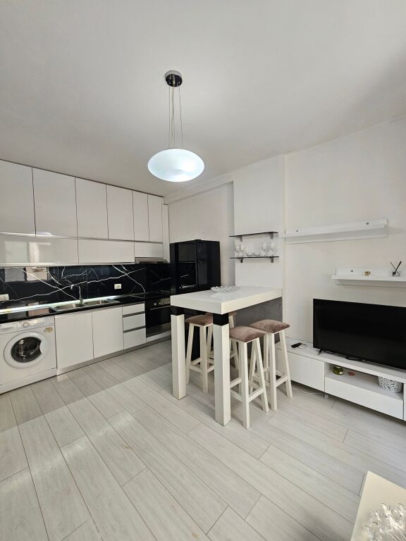 Shitet  Garzonjere e investuar totalisht nga e para KODRA DIELLIT  33m2 | çmimi  69,500/euro 📍*Eleonora  pranë Xhangollit  