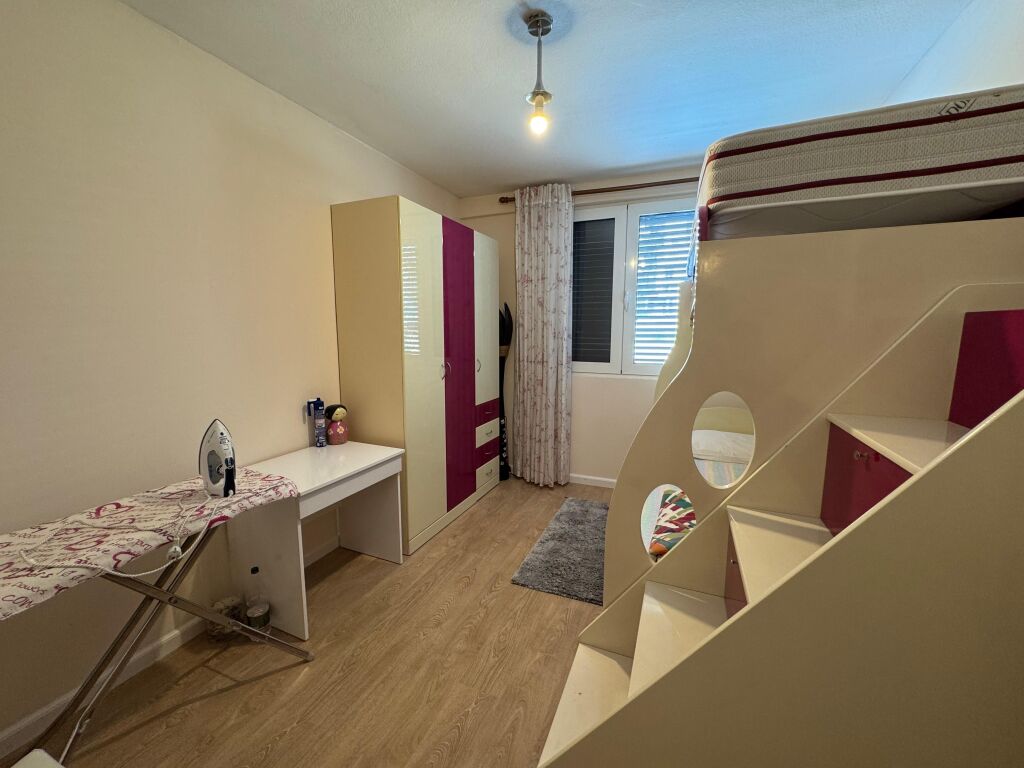 Jepet apartament me qera 3+1+2 vollga