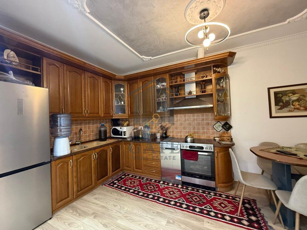 Shitet apartament 2+1 me 2 tualete pranë Hotel Antalya