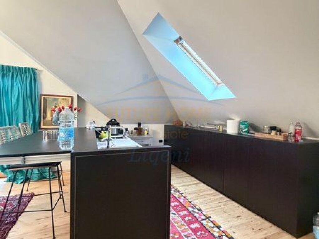 Shitet Apartament 2+1+2 , Komuna e Parisit