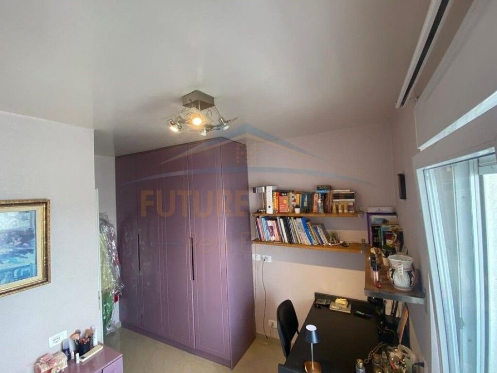 Shitet, Apartament 3+1, Kompleksi "Kontakt", 21 Dhjetori