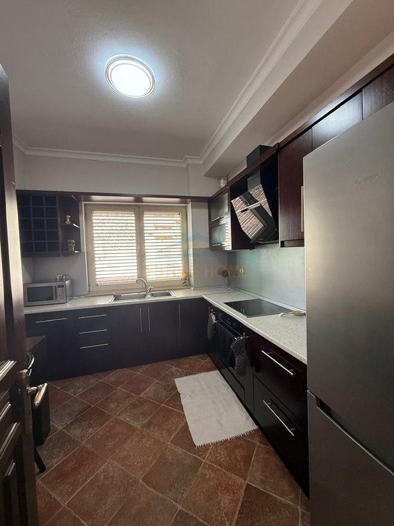 Affitto, Appartamento 1+1, Complesso Kadiu, Tirana.