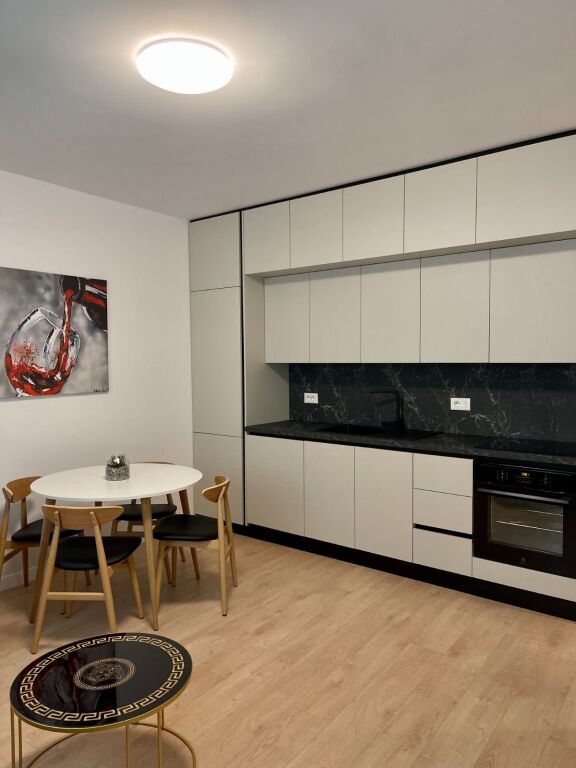 Appartamento moderno 2+1 in affitto – Via Kavajës, vicino alla Chiesa Ortodossa !