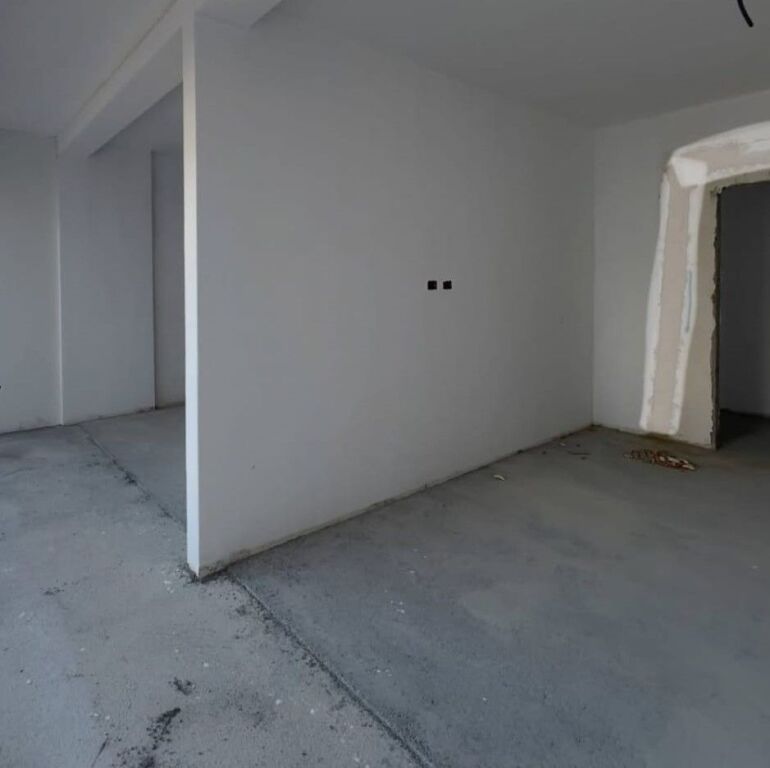 Shitet Apartament 2+1+2 – Komuna e Parisit | pranë KIKA 2