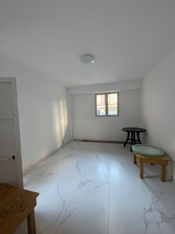 Shitet Partament 1+1 dhe ambient biznesi(piceri)