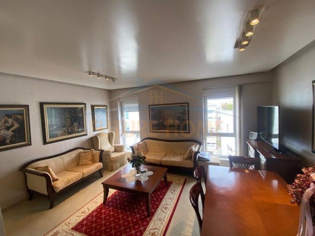 Shitet, Apartament 3+1, Kompleksi "Kontakt", 21 Dhjetori