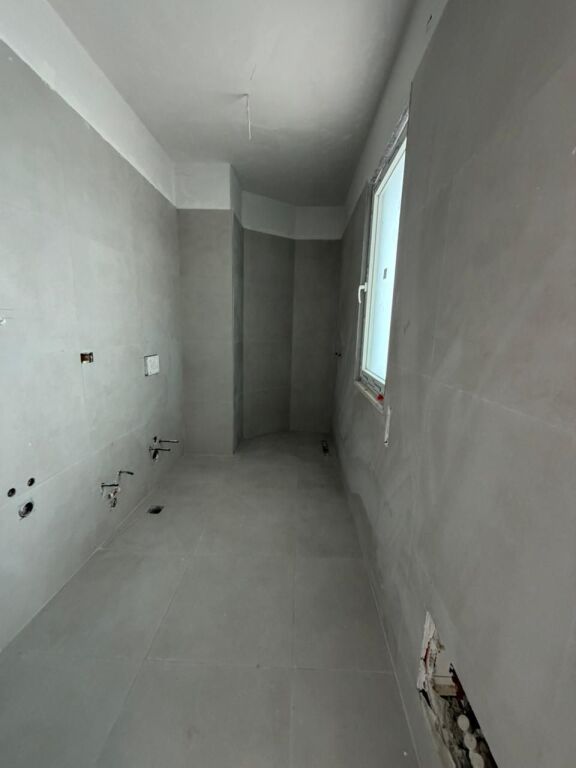 Shitet apartament 2+1 te Liqeni i Thatë