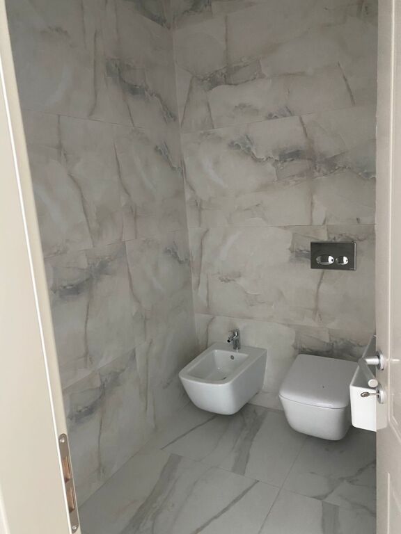 Rent | Ambjent Biznesi | Rruga Jordan Misja | 600 €/month