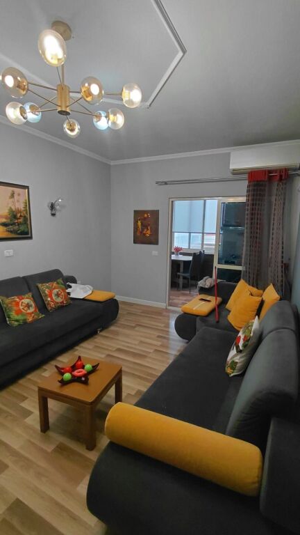 jepet me qera apartament 2+1 tek big markei
