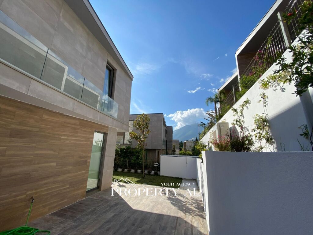 Vile ne shitje ne Dhermi