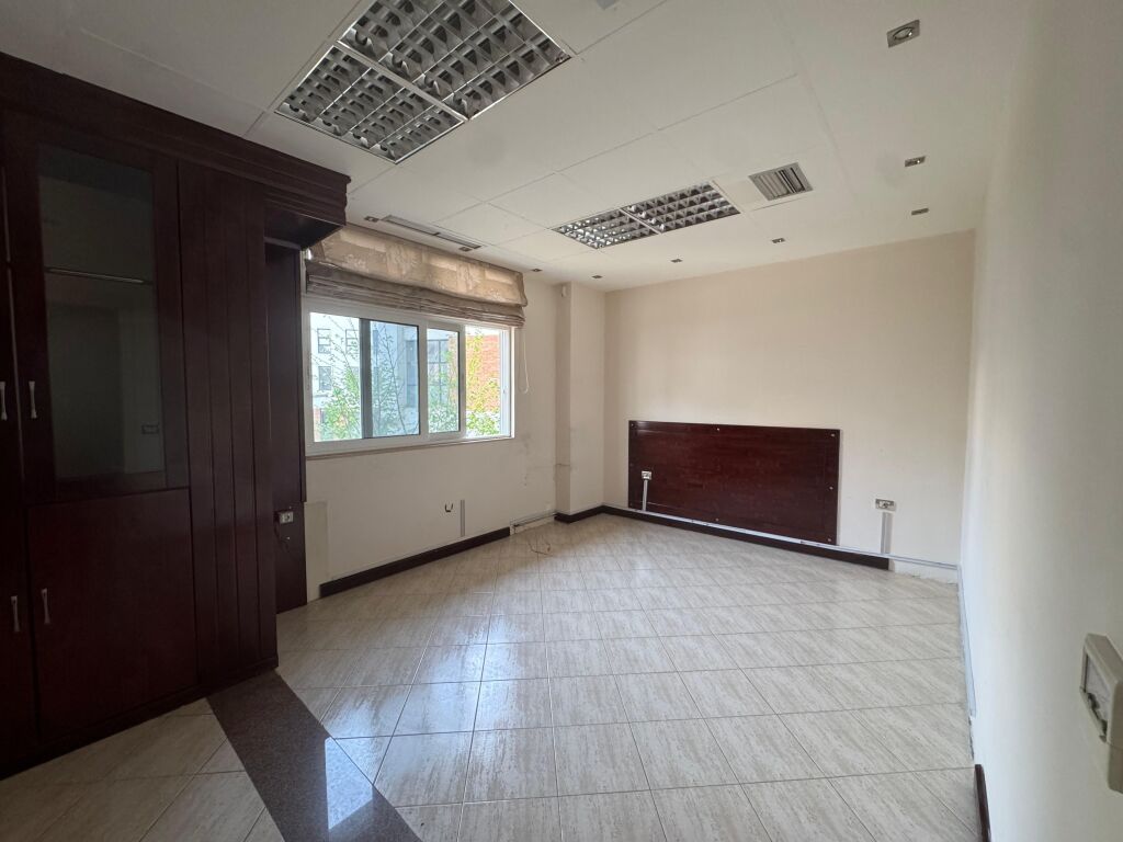🏢 SHITET Njesi Biznesi  📍 Mine Peza, prane Prokurorise 🔹Sip.137 m² 💰 Çmimi: 270.000 €
