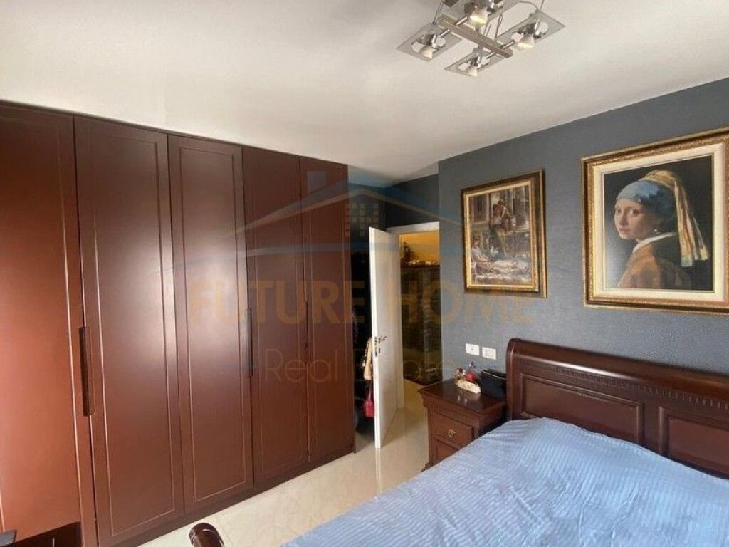 Shitet, Apartament 3+1, Kompleksi "Kontakt", 21 Dhjetori