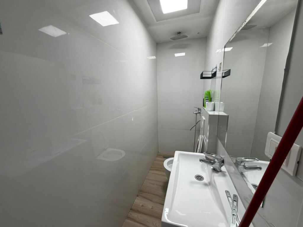 📣 SHITET Apartament 1+1 📍 Prane Liqenit Te Thate 🛣️ Rruga "Eduard Mano" ✨💶 Cmimi 80.000 Euro (i Pa Diskutueshem)