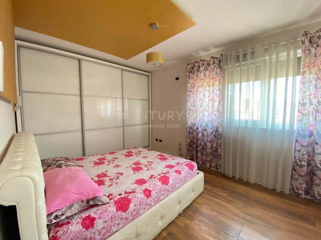 Apartament 2+1+2 per shitje ne Xhamllik