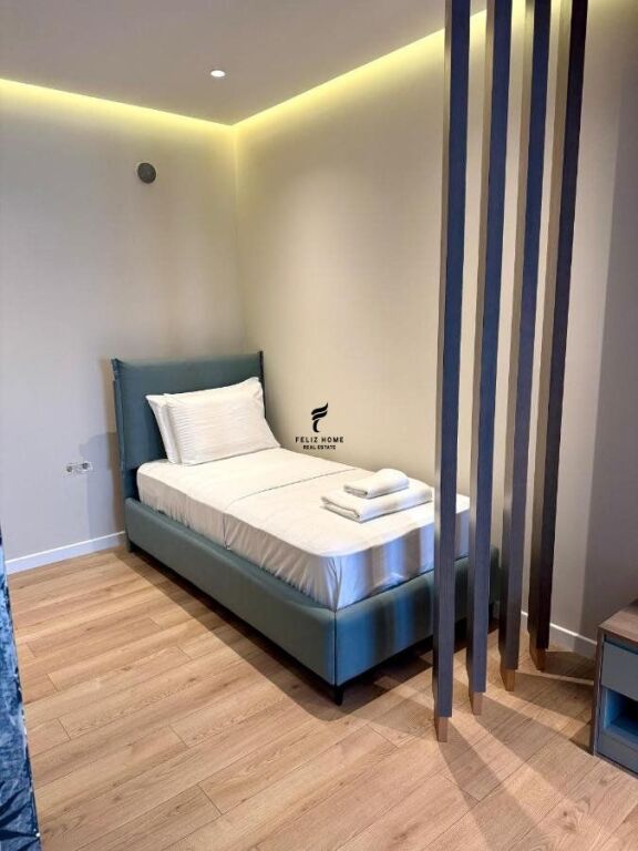 JEPEN ME QERA 17 DHOMA HOTELI VLORE 500.000 LEKE FH-69574