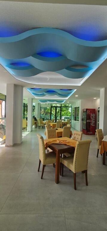 Shitet Bar Restorant + Apartament Golem Prane Hotel Flower