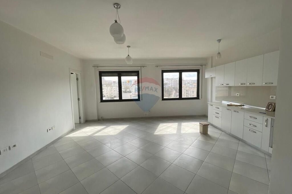 Shitet Apartament 2+1+2 tek Rruga e Elbasanit