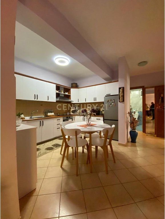 Apartment 2+1+2 for rent on Kavajes Street!