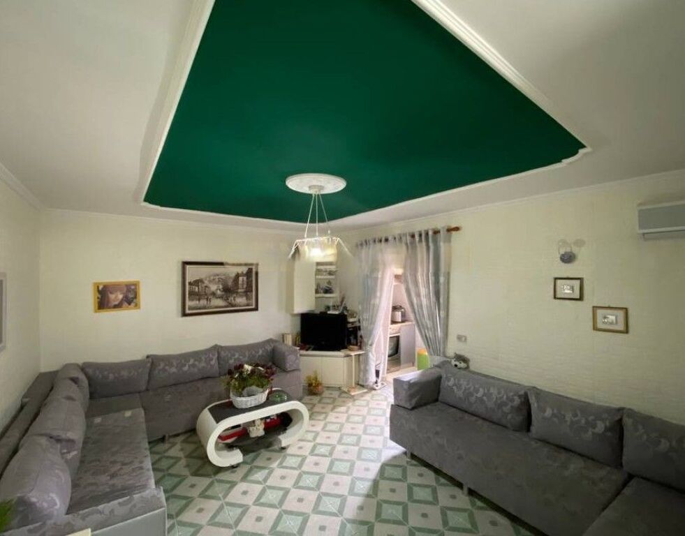 Shitet apartament 1+1 tek Selvia, pranë shkollës “Siri Kodra”!