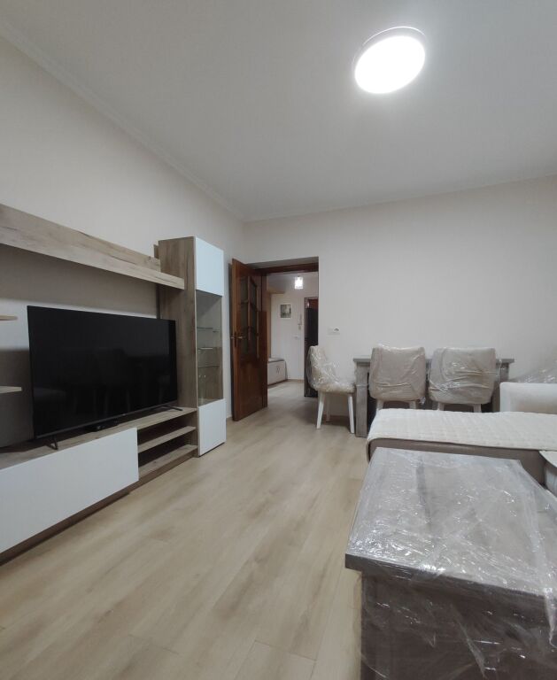 Qera | Apartament 2 + 1 | Rruga Fortuzi | 800 €/muaj