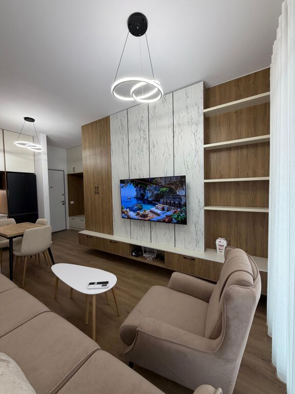 🏢Ne zonen e Ali Demit,Rezidenca Kadiu jepet me qera apartament 1+1,i sapo mobiluar.45,000Leke