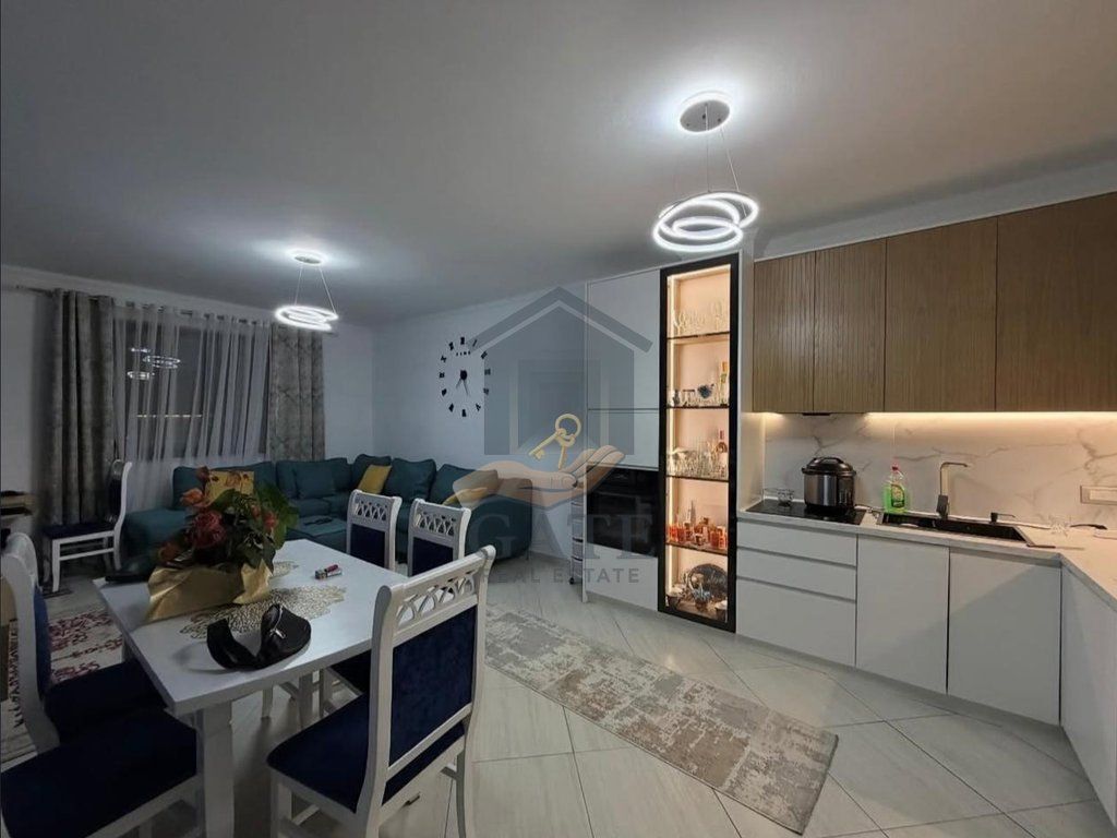 Shitet Apartament 3+1+2t+2b, Shkozet Durrës