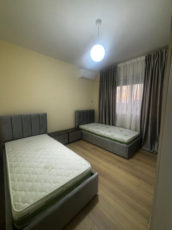 SHTËPI ME QERA – RRUGA E KAVAJËS (PËRBALLË DELIJORGJIT)