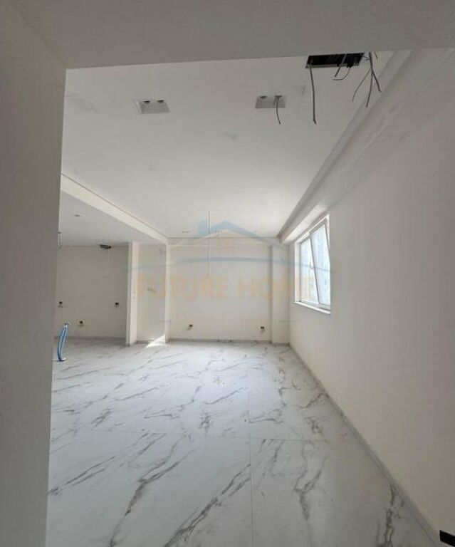 Shitet, Duplex , Fresk , Tiranë