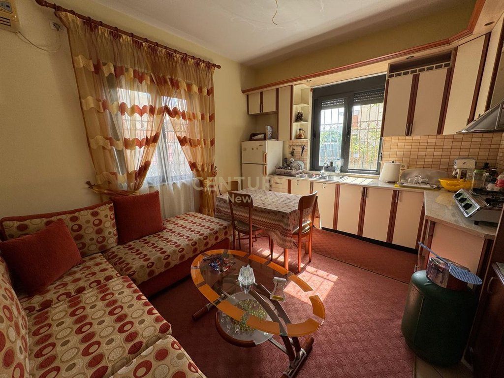 Shitet Vile 2-Kateshe ne Shkozet 235.000 Euro