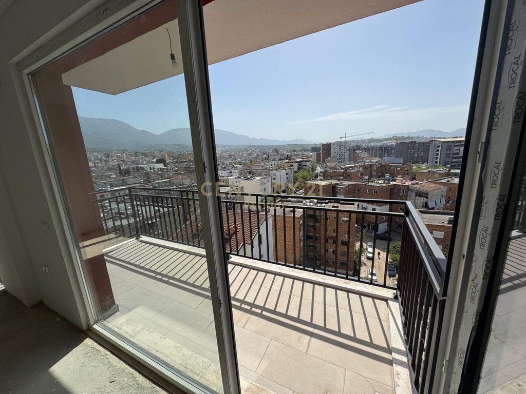 🏙️ APARTAMENT NE SHITJE ME PAMJE FANTASTIKE TE TIRANES 2+1+2 TUALETE+ 2 BALLKONE NE KOMPLEKSIN MIRABELLA NE LAGJEN 'VARRI BAMI'