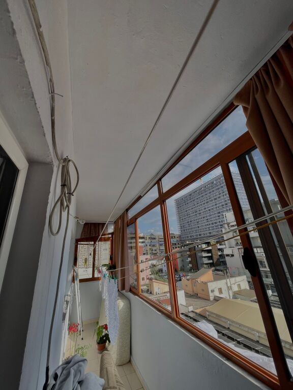 Shtepi me qera ( Komuna Parisit perball Kika 2)