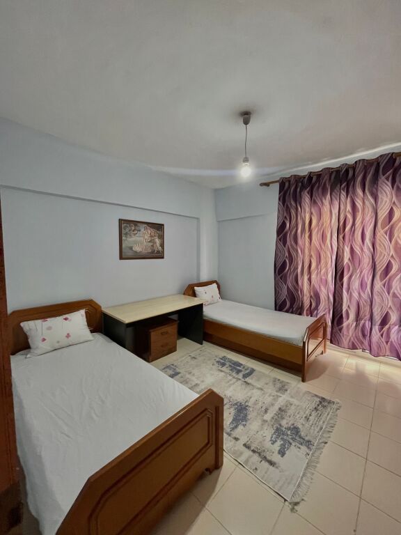 Shtepi me qera ( Komuna Parisit perball Kika 2)