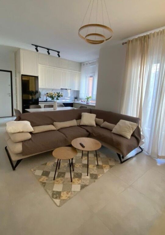 🏡 Apartament 2+1+2 me qira – Pazari i Ri