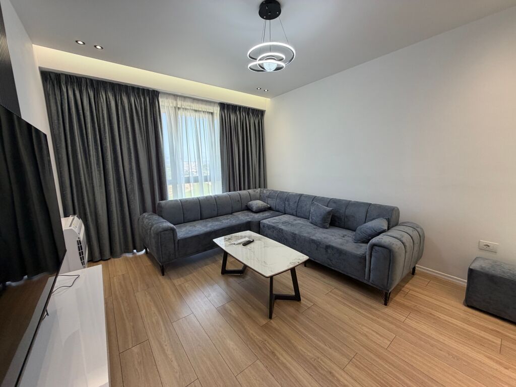 Appartamento 1+1 in affitto 📍 Astir, Complesso Urban Gate ✔️ 6° piano✔️ Palazzo con ascensore✔️ Arredato✔️ Ambiente spazioso e ben organizzato✔️ 💰 Prezzo: 55.000 leke 📞 Per maggiori informazioni o visita, contattare