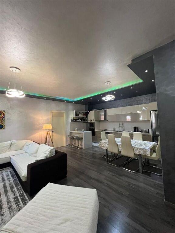 VENDESI APPARTAMENTO 2+1+2 EX PARCO 290.000 EURO  FH-69774