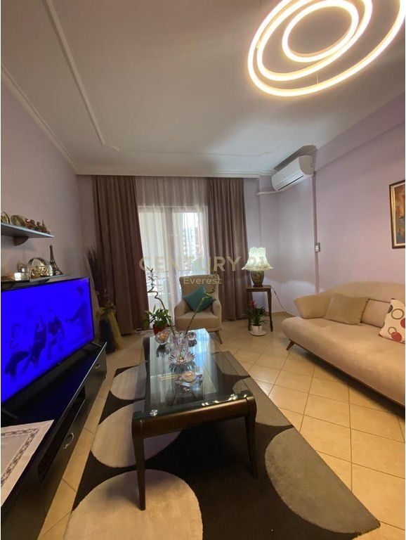 Apartment 2+1+2 for rent on Kavajes Street!