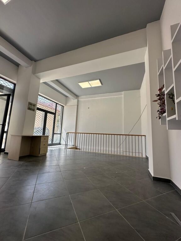 OKAZION - TIRANE PRANE SHKOLLES SE KUQE, SHITET DYQNE+ MAGAZINE + PARKIME Per Tipologji Te Ndryshme Biznesi!!! Prona ndodhet ne katin 0 dhe -1