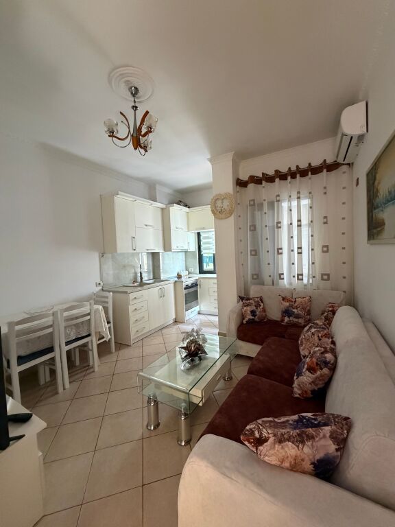 Jepet apartament 2+1, Me Qera- Rruga e Kavajes- Globe