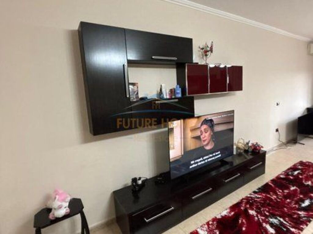 Shitet, Apartament 2+1+2, Komuna e Parisit, Tiranë