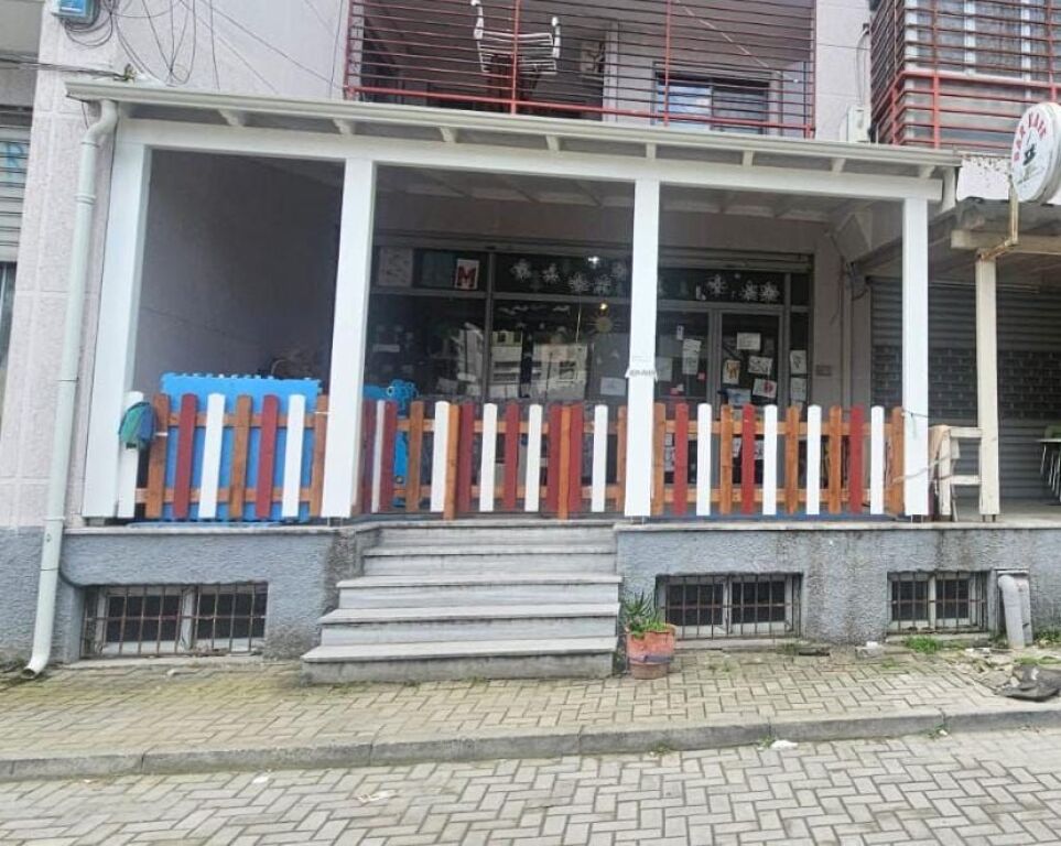 Shitet Dyqan tek kompleksi EKA Plazh Durres