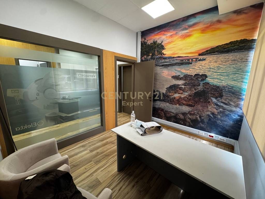 LOCALE IN AFFITTO PER UFFICIO / CLINICA !!!