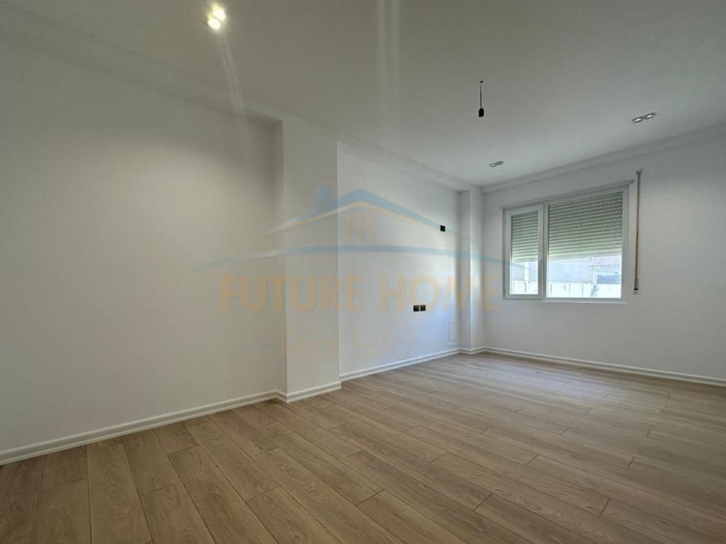 Shitet, Apartament 2+1, Fresku, Tiranë. ELT55765